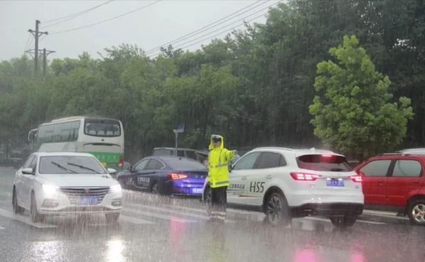 雨天行车注意事项,雨天行车注意事项有哪些