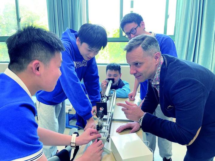 杭州东方中学：特色办学彰显成效，学生走上多样升学通道，实现名校梦想