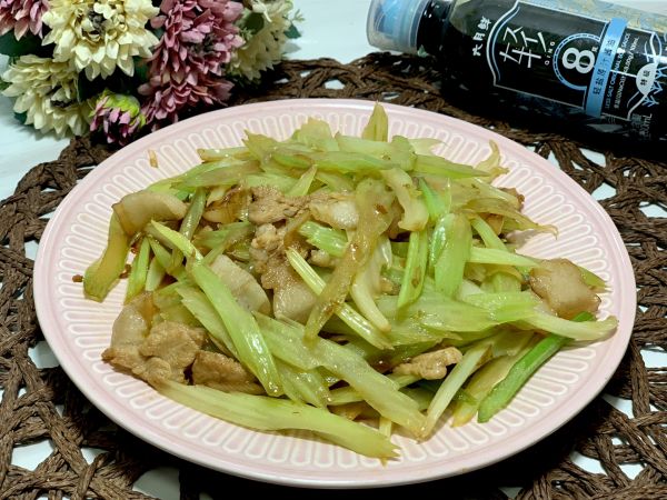 芹菜炒肉絲,芹菜炒肉絲的做法