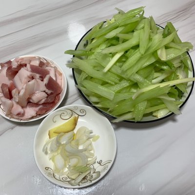 芹菜炒肉絲,芹菜炒肉絲的做法