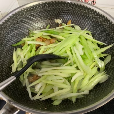 芹菜炒肉絲,芹菜炒肉絲的做法