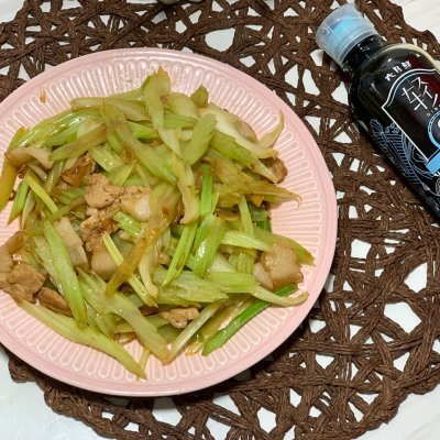 芹菜炒肉絲,芹菜炒肉絲的做法