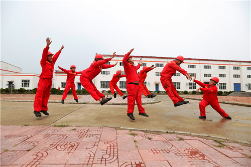 一起运动、一起学习、一起过生日，班组大家庭让员工很有“归属感”