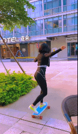 宅男女神拍遍性感烂片，现在却当起“女德老师”？