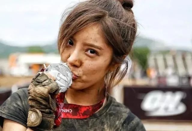 宅男女神拍遍性感烂片，现在却当起“女德老师”？