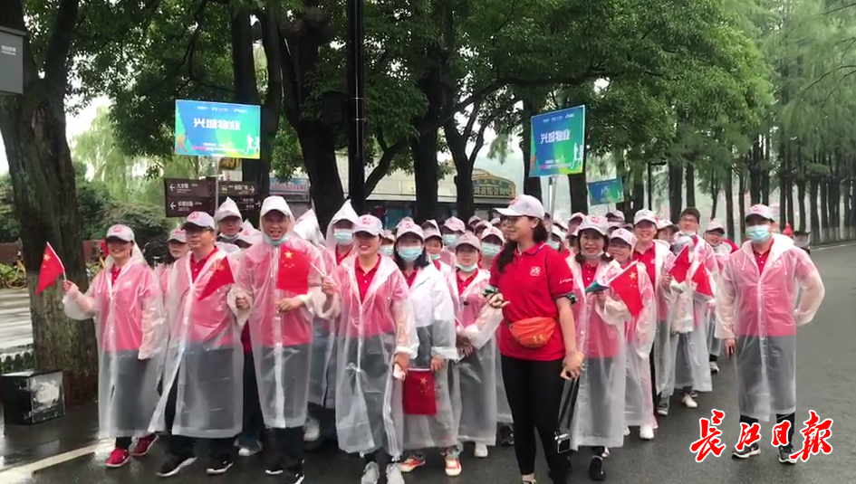 加油大武汉！他们在东湖绿道齐齐喊出……