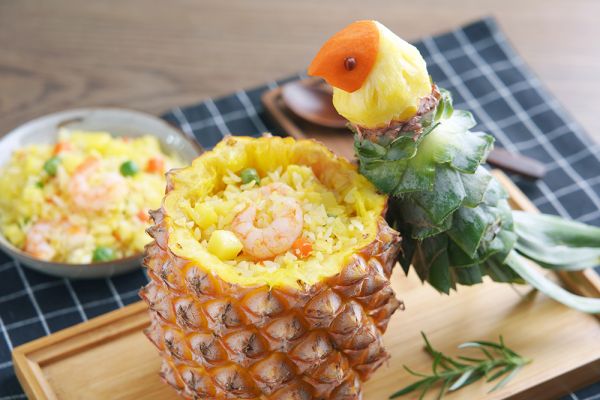 凤梨的吃法有哪些(美味又有趣味的水果炒饭凤梨炒饭)