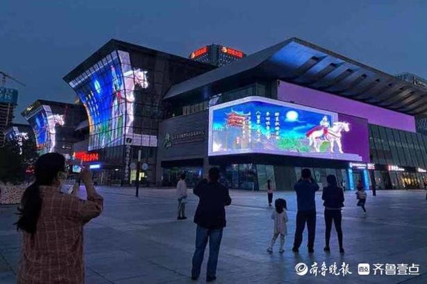 全国首例！济南西客站“裸眼3D”上演震撼泉城夜宴