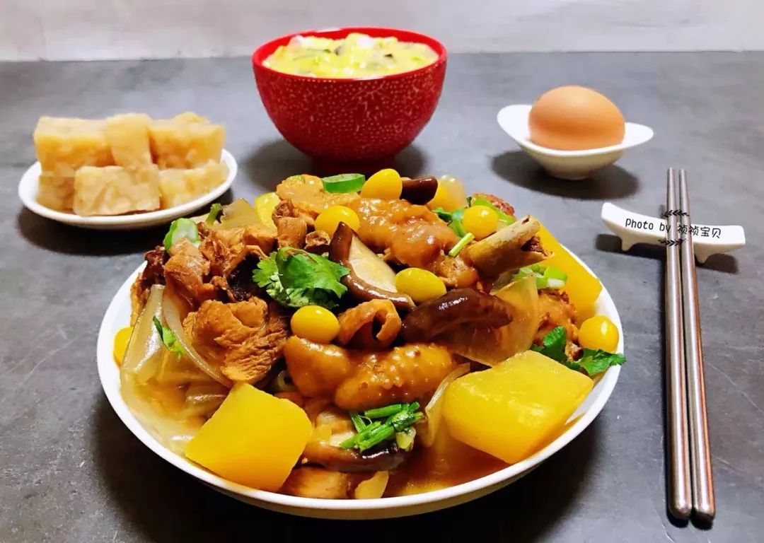 秋天炖鸽子汤的最佳配料表(香浓滋味尽显，炖鸽子汤的绝佳搭配)