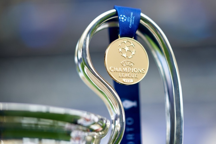 为决赛预热，欧冠官方晒本赛季冠军奖牌