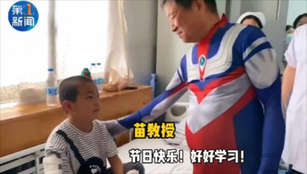 世界上真有奥特曼吗，孩子们都惊呆了