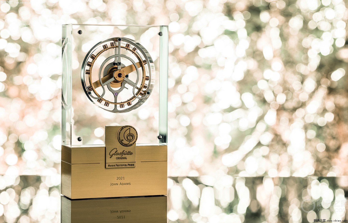 约翰・亚当斯获得了第18届玻璃茶原创音乐节大奖。