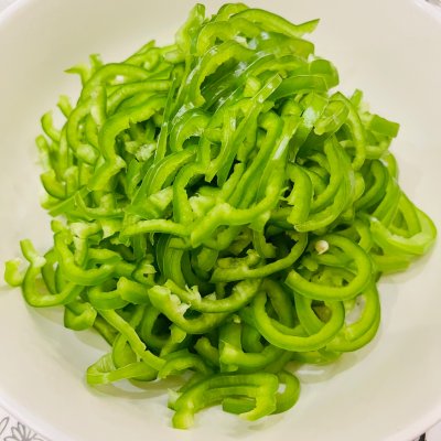 尖椒炒鸡蛋（尖椒炒鸡蛋你这么做保证你吃一次想十次）