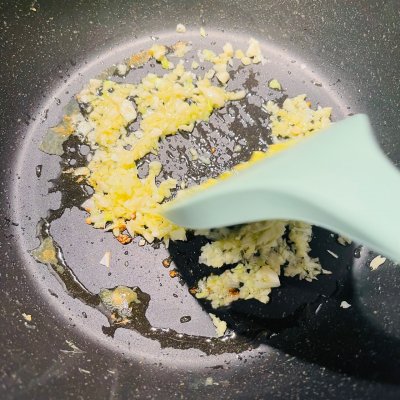尖椒炒鸡蛋（尖椒炒鸡蛋你这么做保证你吃一次想十次）