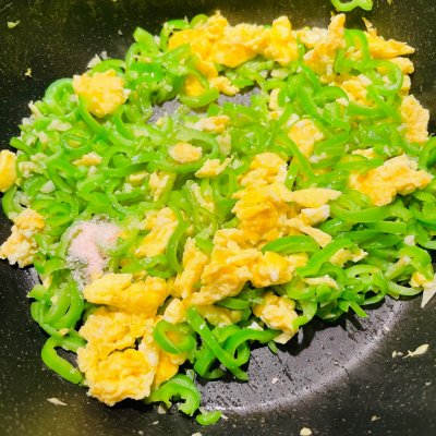 尖椒炒鸡蛋（尖椒炒鸡蛋你这么做保证你吃一次想十次）