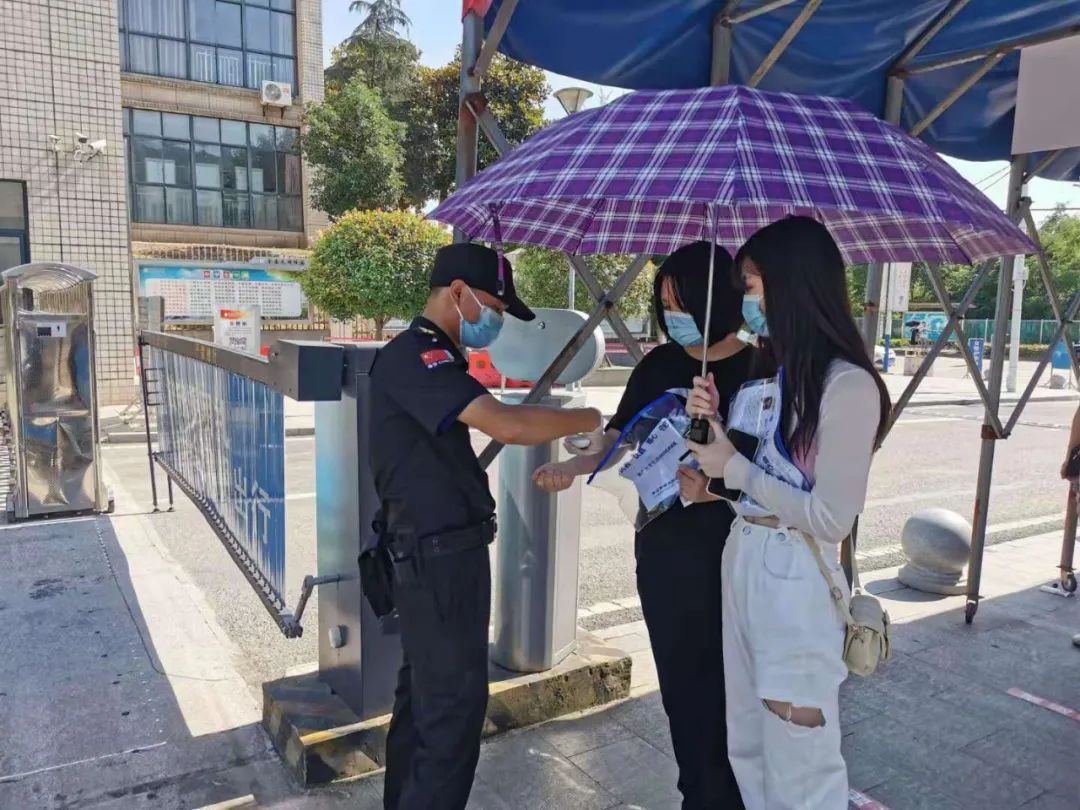 刚刚，记者从黄石这些学校拍下的画面……