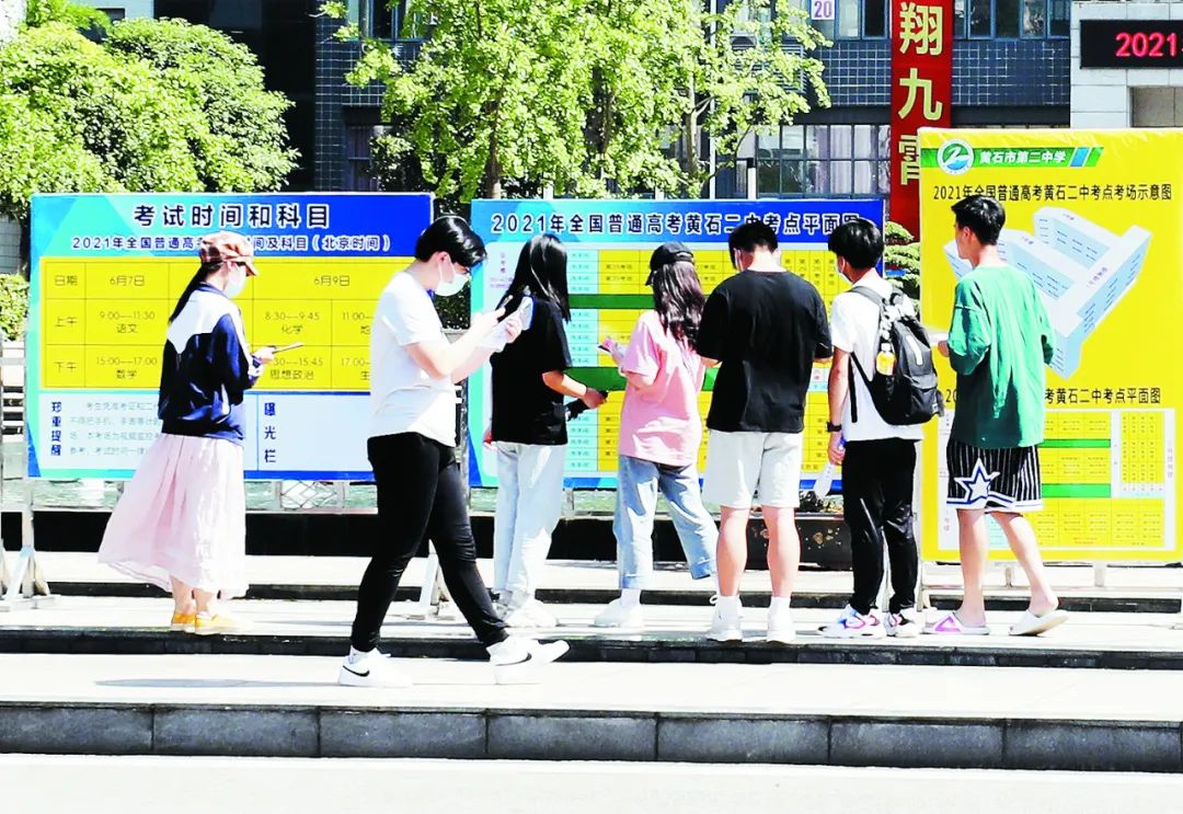 刚刚，记者从黄石这些学校拍下的画面……