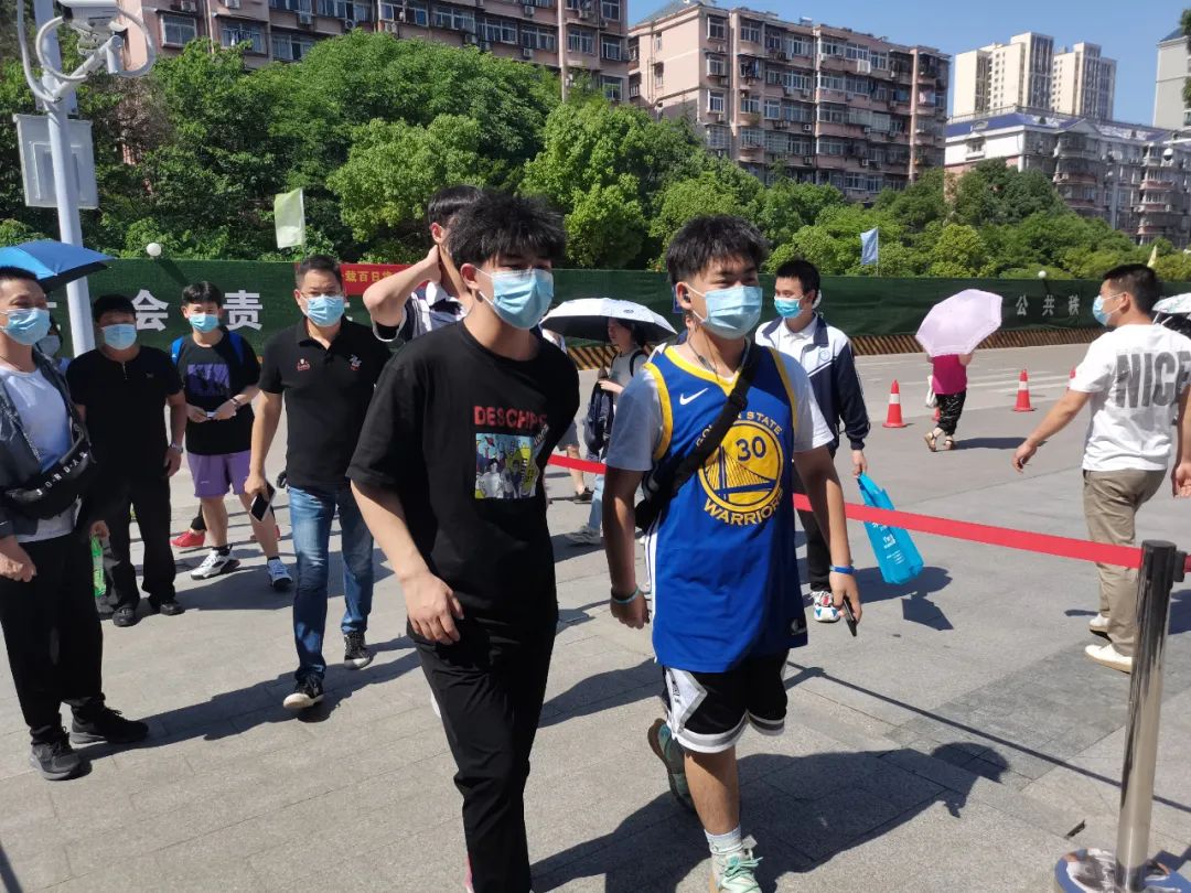 刚刚，记者从黄石这些学校拍下的画面……