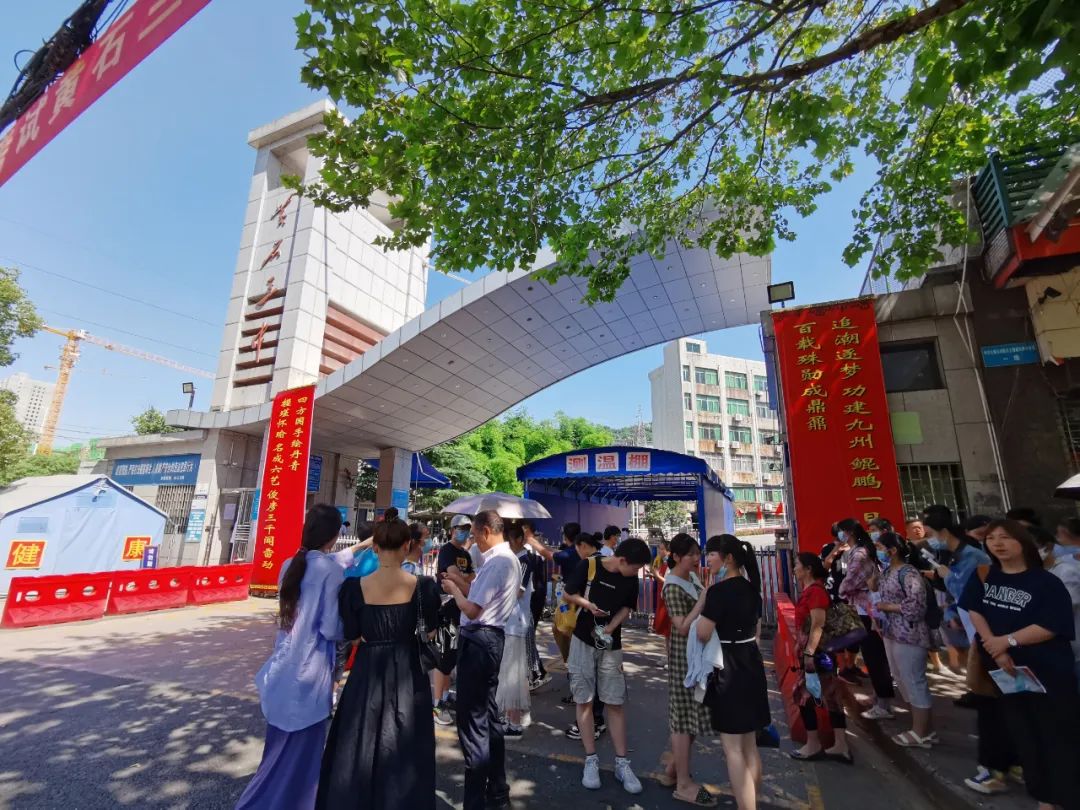 刚刚，记者从黄石这些学校拍下的画面……