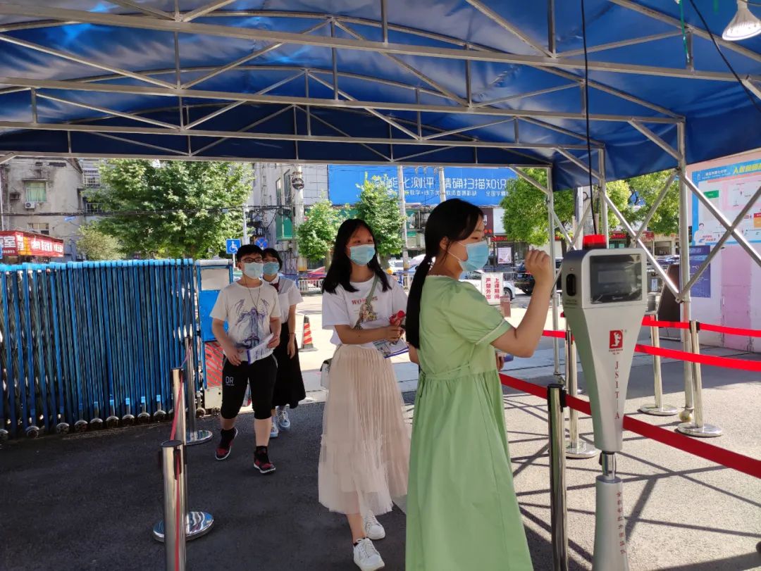 刚刚，记者从黄石这些学校拍下的画面……