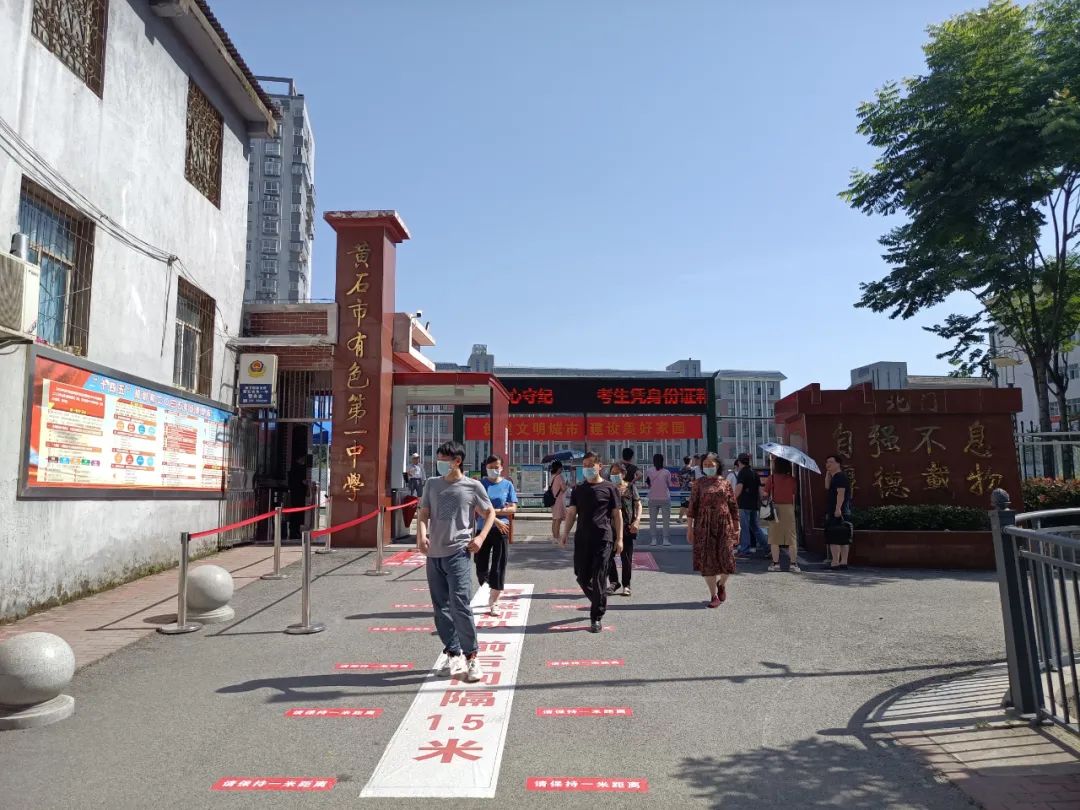 刚刚，记者从黄石这些学校拍下的画面……