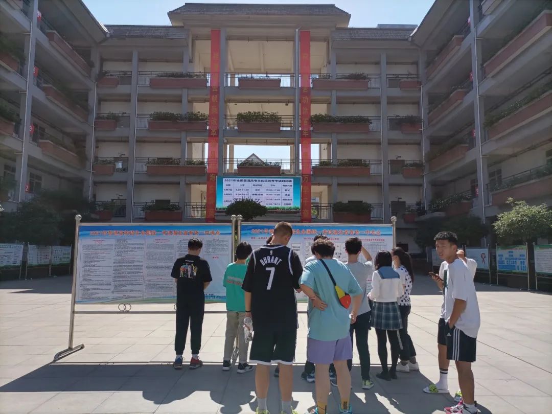 刚刚，记者从黄石这些学校拍下的画面……