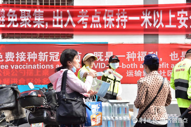 高考第一天！济南十一中考点外家长陪考“表情包”上线