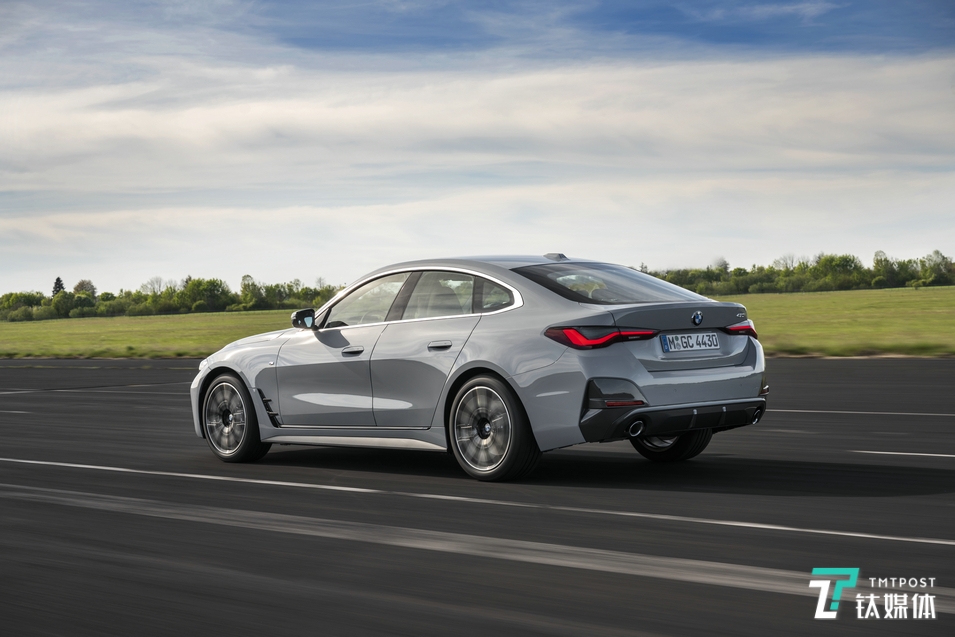 数字化、智能化升级，宝马发布全新BMW 4系四门轿跑车 | 一线车讯