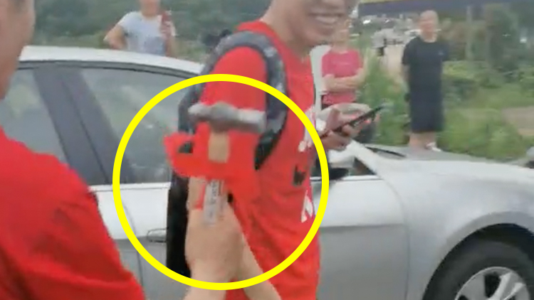 高考结束 爸爸送孩子特别礼物……一把锤子！网友：有创意，一锤定音