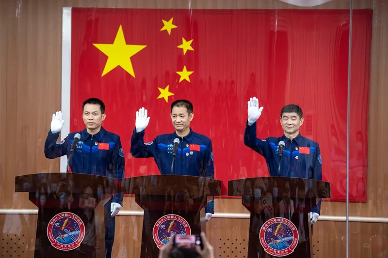 「轻松阅读」“神舟”凯旋！这些高校，立功