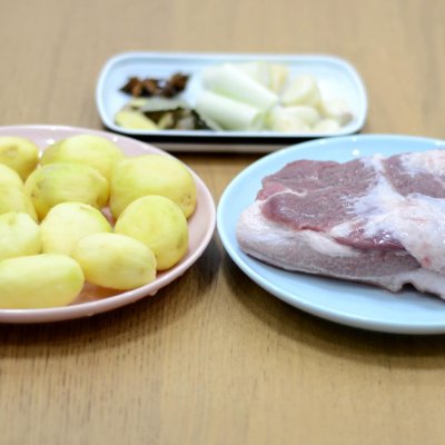 五花肉燒土豆,五花肉燒土豆的做法
