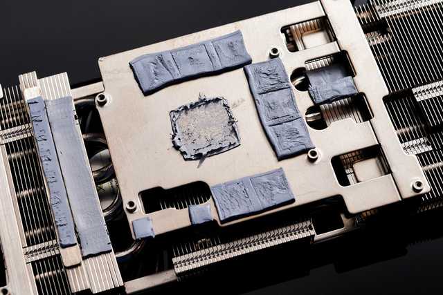 一位走典雅复古风的性能猛将，映众RTX3070Ti黑金至尊OC评测