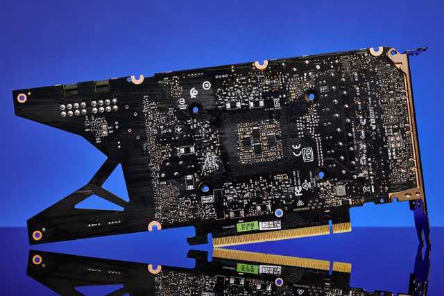 一位走典雅复古风的性能猛将，映众RTX3070Ti黑金至尊OC评测