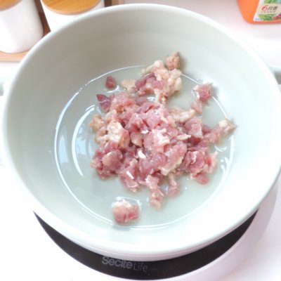 肉丁炸酱怎么做好吃（简单的炸酱肉丁酱制作步骤）