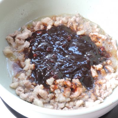 肉丁炸酱怎么做好吃（简单的炸酱肉丁酱制作步骤）