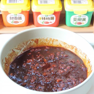 肉丁炸酱怎么做好吃（简单的炸酱肉丁酱制作步骤）