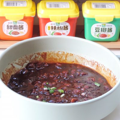 肉丁炸酱怎么做好吃（简单的炸酱肉丁酱制作步骤）