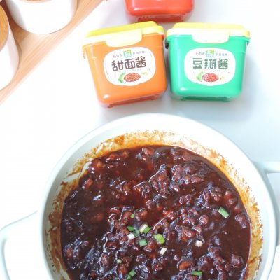 肉丁炸酱怎么做好吃（简单的炸酱肉丁酱制作步骤）
