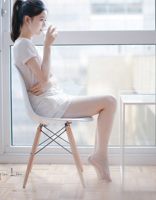 27歲章澤天寫真曝光，穿短褲秀白嫩美腿，清純性感又少女范十足