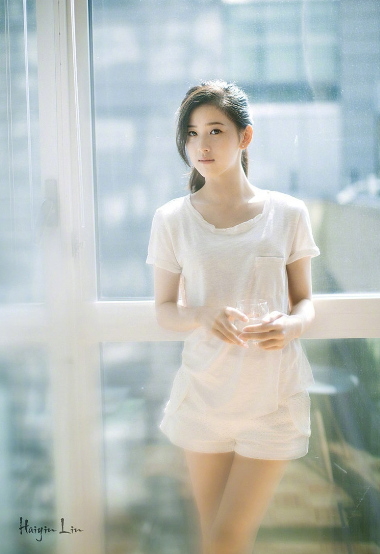 27歲章澤天寫真曝光，穿短褲秀白嫩美腿，清純性感又少女范十足
