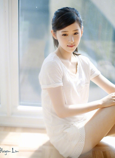 27歲章澤天寫真曝光，穿短褲秀白嫩美腿，清純性感又少女范十足
