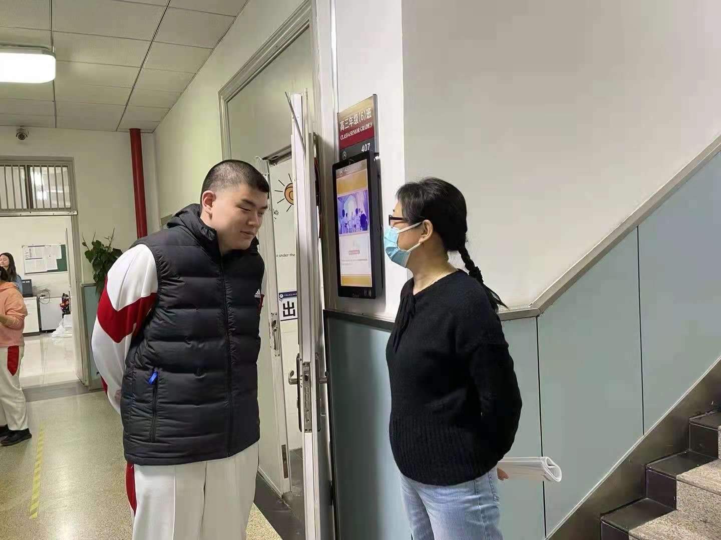 对话高考687分的重症眼疾学子：不跟其他人作比较，保持平常心