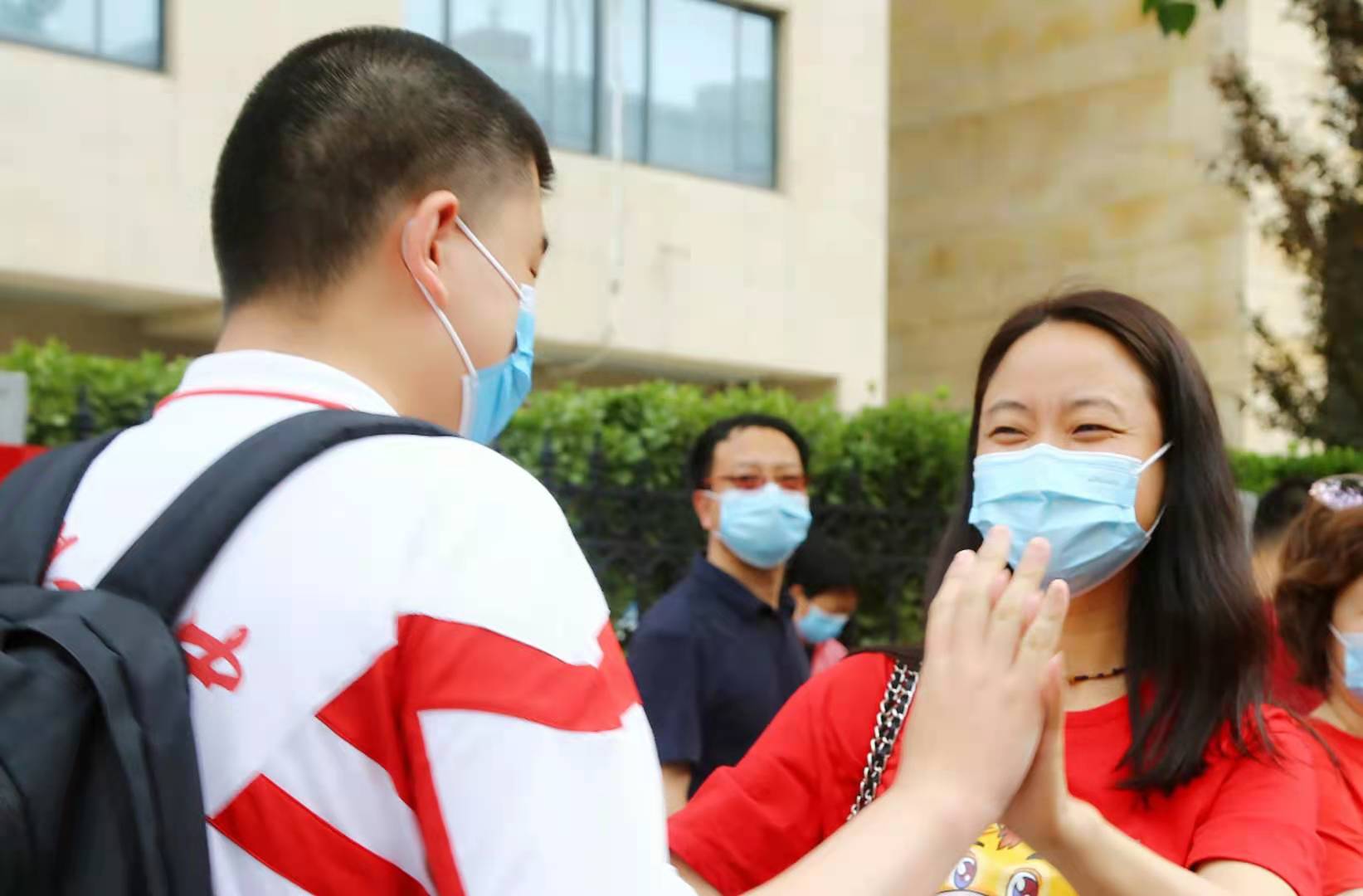 对话高考687分的重症眼疾学子：不跟其他人作比较，保持平常心