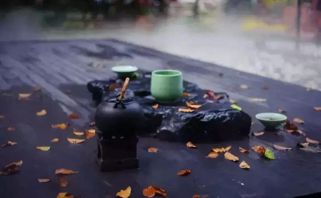 下雨天品茶，也是一种浪漫