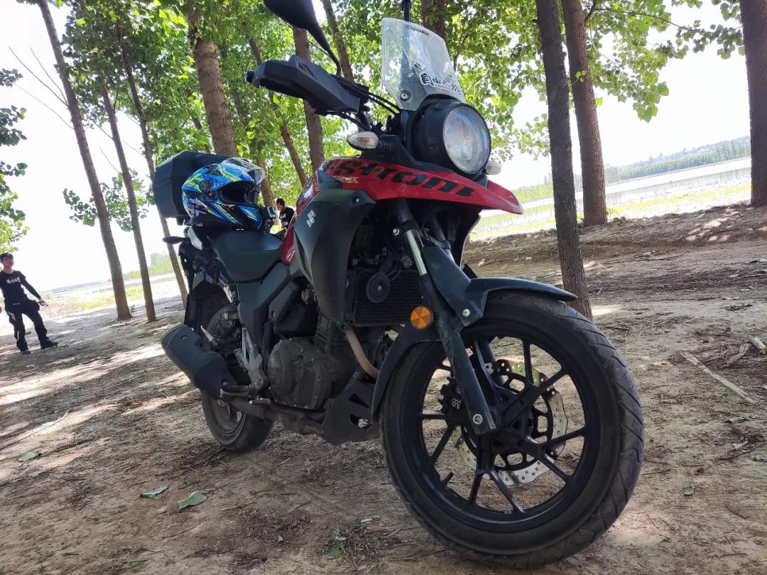 均衡之道，一脉相承，聊聊V-Strom 1050 XT与小老弟V-Strom 250