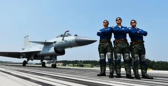 关注 | 厉害了！枞阳一学子被录取为空军飞行学员！