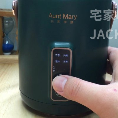 冰糖银耳羹，浓浓的胶质，甜甜蜜蜜，原料和制作过程都超简单