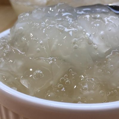 冰糖银耳羹，浓浓的胶质，甜甜蜜蜜，原料和制作过程都超简单