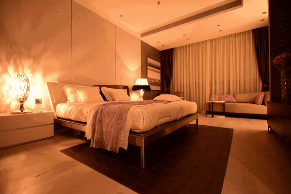 住酒店时，如何判断房间里有没有针孔摄像头？方法来了