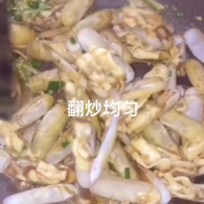 葱油蛏子怎么做（百吃不厌的美味葱油蛏教程）